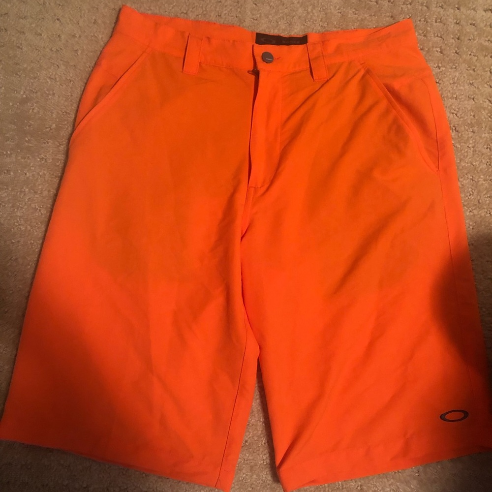Men’s Oakley golf shorts